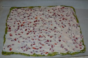 Aperitiv rulada de spanac cu crema de branza