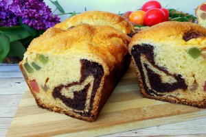Desert cozonac cu iaurt umplut cu nuca, stafide si rahat
