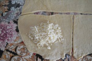Aperitiv langosi cu branza sarata