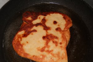 Aperitiv langosi cu branza sarata