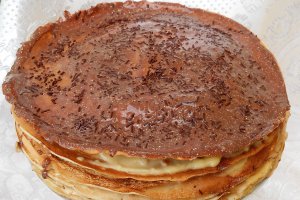 Desert tort de clatite cu fructe