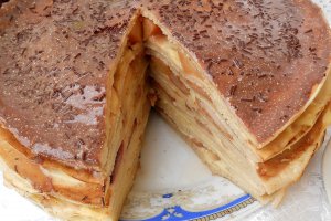 Desert tort de clatite cu fructe