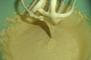 Desert tort cu piscoturi si crema de ciocolata
