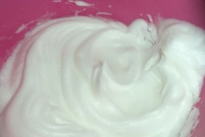 Desert tort cu piscoturi si crema de ciocolata