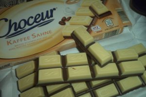 Desert tort cu piscoturi si crema de ciocolata