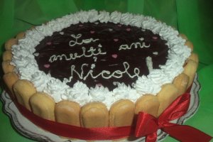 Desert tort cu piscoturi si crema de ciocolata