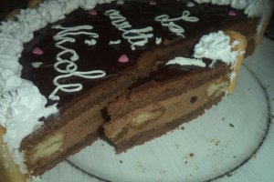 Desert tort cu piscoturi si crema de ciocolata