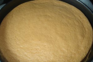 Desert tort cu capsuni si biscuiti
