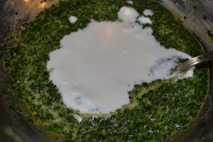 Aperitiv cuburi cu spanac si crema de branza cu ciuperci