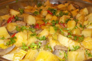 Mancare de cartofi cu ciuperci sotate