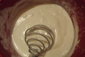 Desert tort cu mac si crema de visine si mascarpone