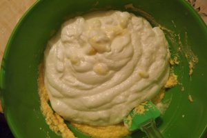 Desert tort cu mac si crema de visine si mascarpone
