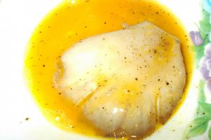 Snitele din pleurotus in fulgi de mei cu sos de rosii si cartofi natur