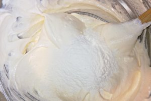 Desert chec cu cacao si nuci