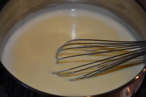 Desert prajitura cu capsuni si crema de vanilie
