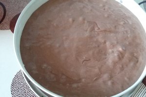 Desert tort cu crema de ciocolata si dulceata de cirese amare