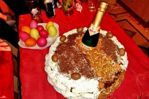 Desert tort cu crema de mascarpone si krantz de migdale