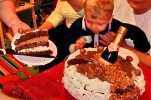 Desert tort cu crema de mascarpone si krantz de migdale