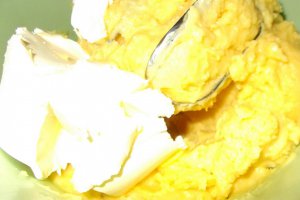 Desert eclere cu crema de vanilie si mascarpone