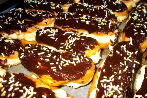 Desert eclere cu crema de vanilie si mascarpone