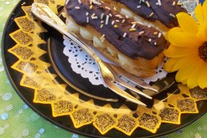 Desert eclere cu crema de vanilie si mascarpone