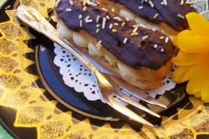 Desert eclere cu crema de vanilie si mascarpone