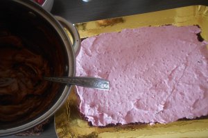 Desert prajitura Duo cu zmeura si ciocolata