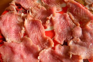 Aperitiv cald cu ou de prepelita