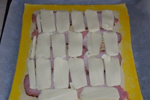Aperitiv placinta cu mozzarella si ardei