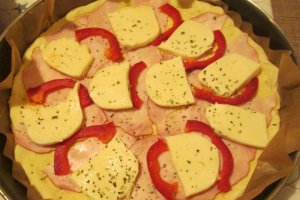 Pizza cu salam sau sunca