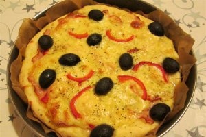 Pizza cu salam sau sunca