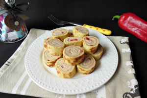 Aperitiv clatite cu pate si cascaval