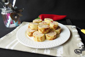Aperitiv clatite cu pate si cascaval