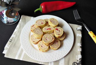 Aperitiv clatite cu pate si cascaval