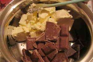 Desert cuburi de biscuiti cu cocos si rulouri cu vanilie