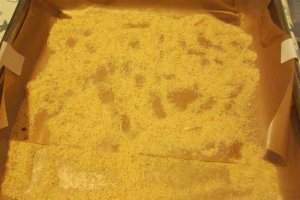 Desert cuburi de biscuiti cu cocos si rulouri cu vanilie