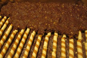 Desert cuburi de biscuiti cu cocos si rulouri cu vanilie