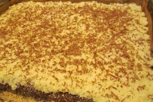Desert cuburi de biscuiti cu cocos si rulouri cu vanilie