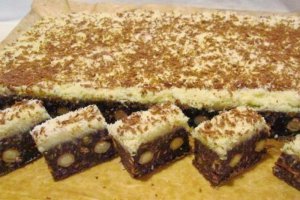 Desert cuburi de biscuiti cu cocos si rulouri cu vanilie