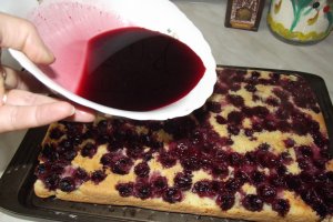 Desert prajitura cu visine si ciocolata