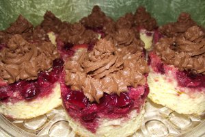 Desert prajitura cu visine si ciocolata
