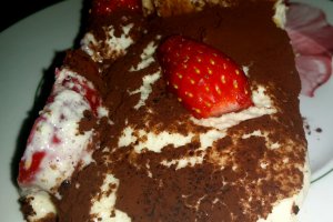 Desert tiramisu reteta cu capsuni si biscuiti