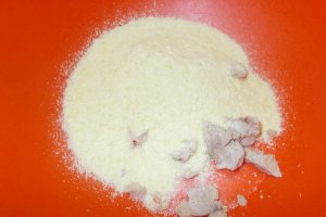 Focaccia din fulgi de cartofi cu rosii si masline