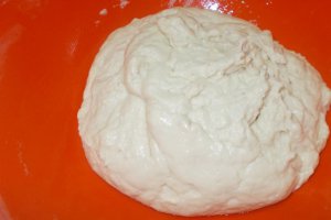 Focaccia din fulgi de cartofi cu rosii si masline