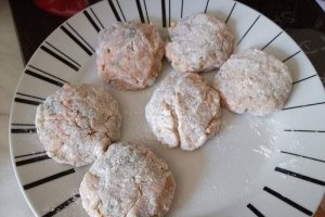 Chiftele de pui cu verdeturi