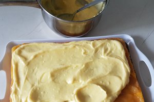 Desert prajitura rasturnata cu mere si crema de vanilie