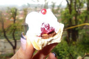 Desert minitarte cu fructe de padure si ganache de ciocolata alba