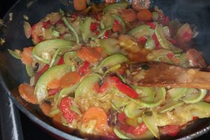 Dovlecei sote cu carne de pui