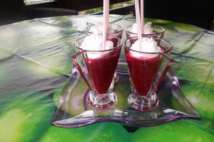Smoothie din fructe de padure cu frisca