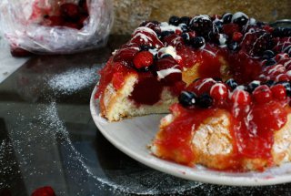 Desert guguluf cu fructe de padure